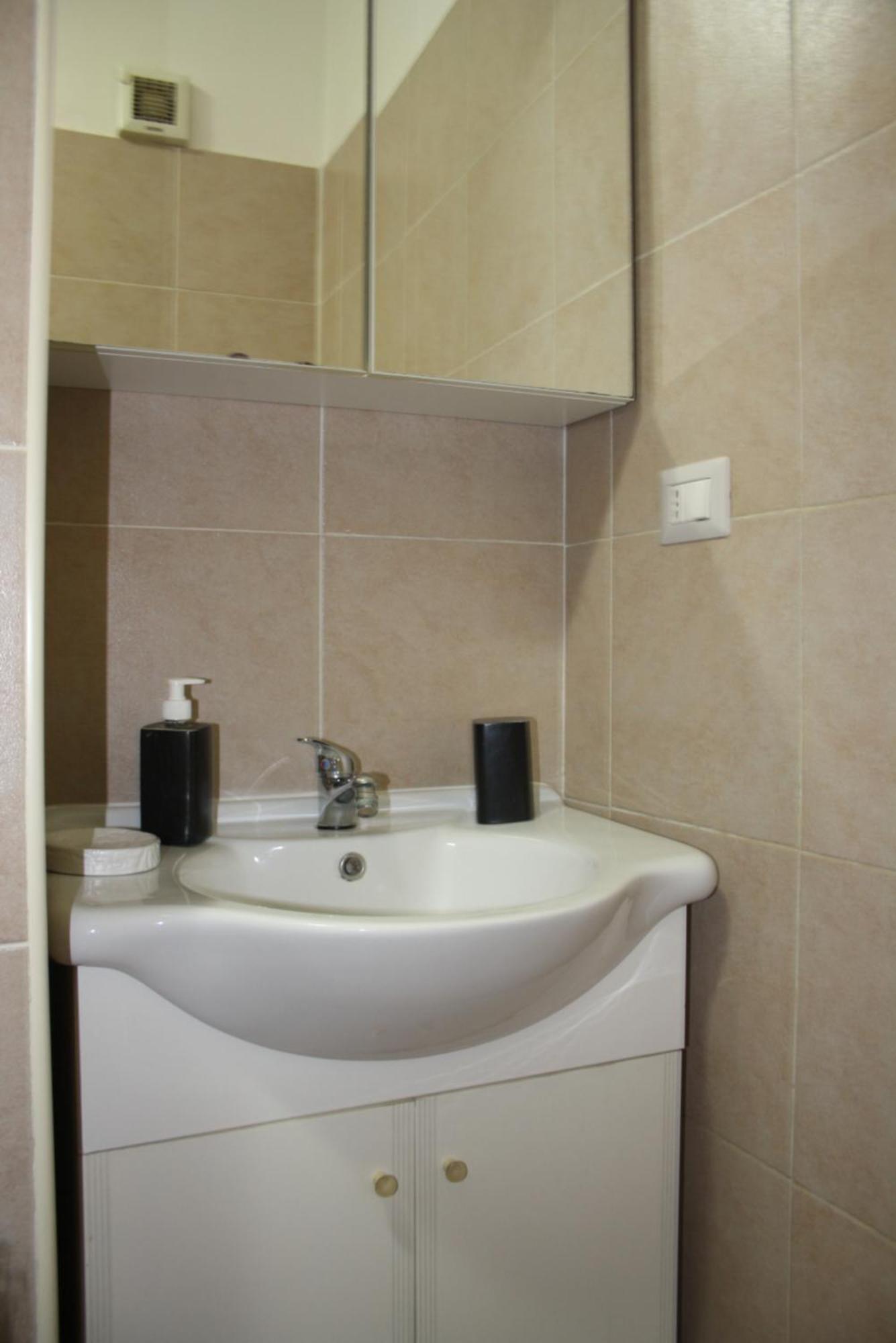 Apiro 11 Apartment Rome